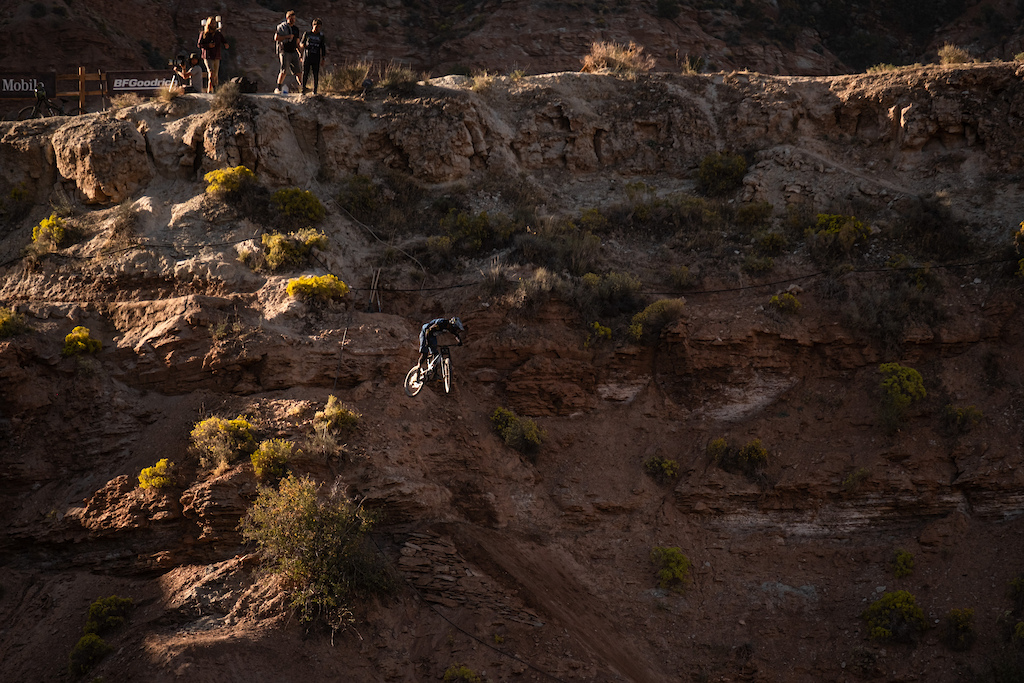 Sorge looking comfortable 2/3 of the way down his line.
