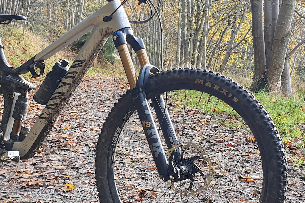 EXT ERA V2 29インチ 160mm EXT Racing Shox ERA V2.1 Suspension Fork - 29