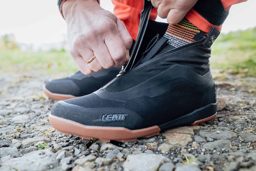 Leatt Step Into the Shoe Market with Options for Clips and Flats - Pinkbike