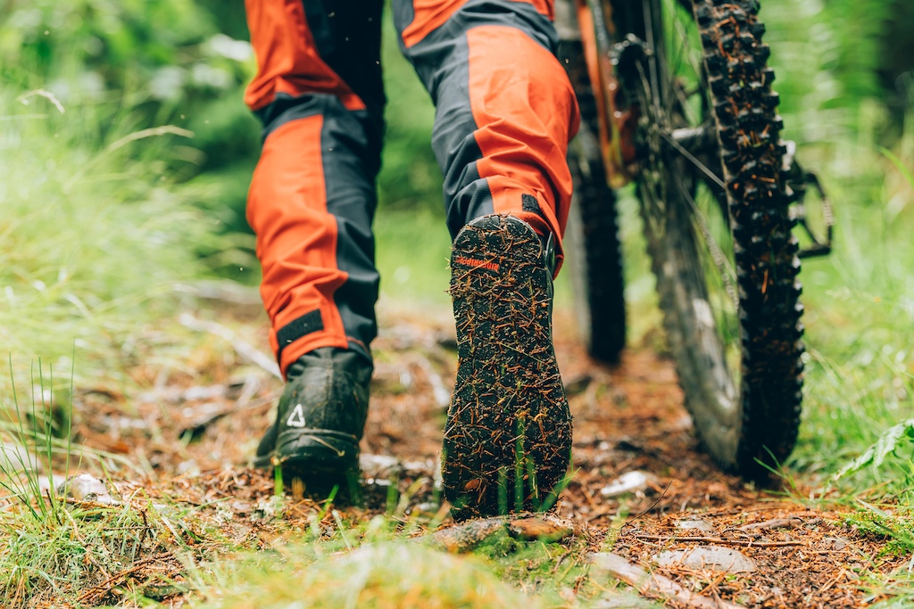 Leatt Adds New Wet-Weather Shoe Styles to HydraDri Lineup - Pinkbike