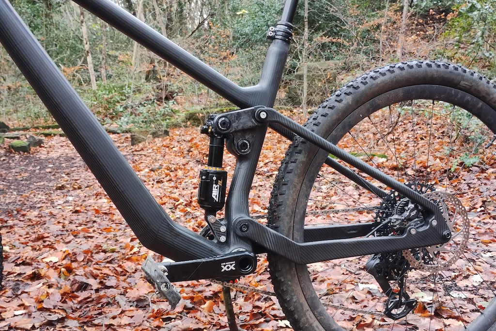 First Look: Carbon Wasp Truffle - A UK-Made Carbon Downcountry