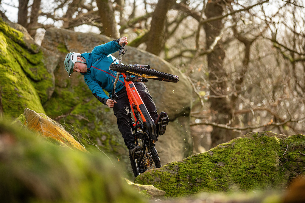 Chris Akrigg Rides his Whyte e-bike with Renthal Revo-F pedals