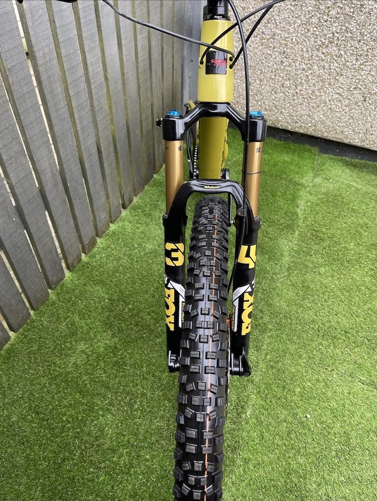 SANTA CRUZ Tallboy cc V4 Large Frame
2021/22

ERGON Enduro Titanium Seat

FOX Factory Kashima 34 140 mm fork
FOX X2 Float Factory Kashima Shock 130mm
FOX Transfer Kashima Dropper 170 mm

RACE FACE ARC 27 Rims

JOYSTICK 30 mm Stem

DEATH Grips

HOPE Headset
HOPE Rotors 203 mm
HOPE E4 Brakes (Special Edition ) see photos
HOPE Bottom Bracket
HOPE Pedals

SRAM EAGLE chainring 32 t

SRAM X01 Carbon Crankset -170 mm

SRAM Eagle X01 12 speed Shifter
SRAM Eagle X01 12 speed Derailleur
SRAM Eagle X01 cassette 1x12 speed
SRAM Eagle X01 chain

ENVE M70 Handlebar 800 mm

SCHWALBE Hans Dampf (new) 29
 x 2.35
Front and
SCHWALBE Hans Dampf (new) 29 x 2.35
Rear
TUBLESS