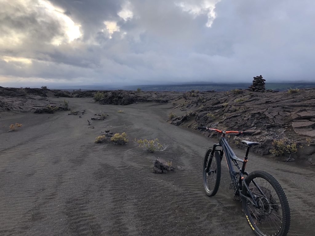 Hawaii Volcanos National Park.. Another trail I'm not suppose to be but how can I resist. And not a hiker anywhere to run over. Mountain biking is not a crime!