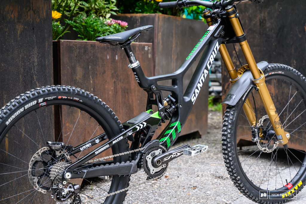 MIRACLE LIVE! RRR10点 Bike Check: Laurie Greenland's new Santa Cruz V10