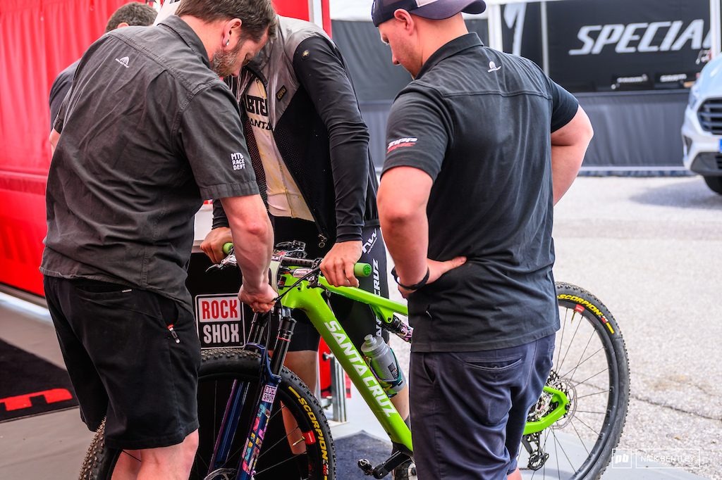 The team in the SRAM pits is always there to help whenever they can.