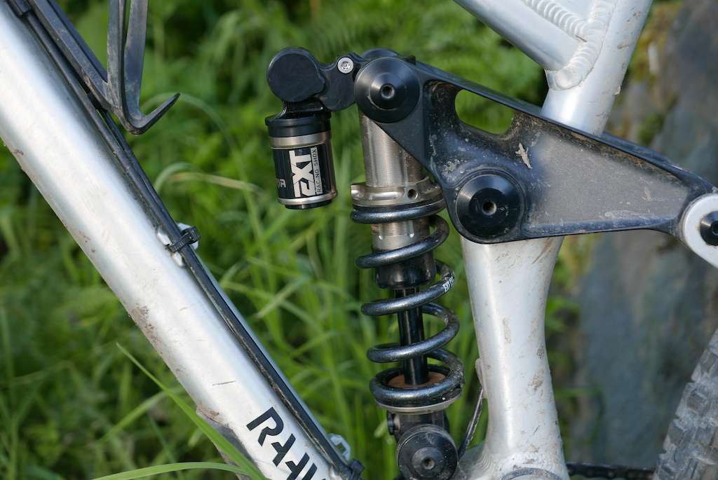 Review: EXT's New Storia V4 Coil Shock - Pinkbike