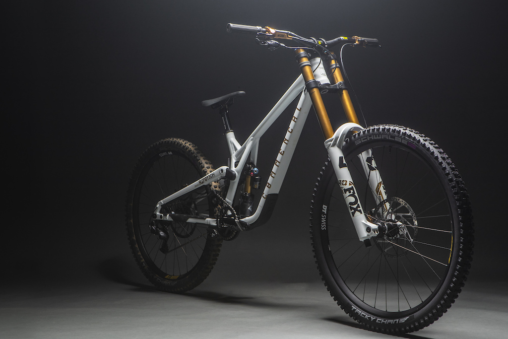 COMMENCAL Supreme DH 27.5インチ COMMENCAL SUPREME DH V5 SIGNATURE LTD: The Ultimate Downhill