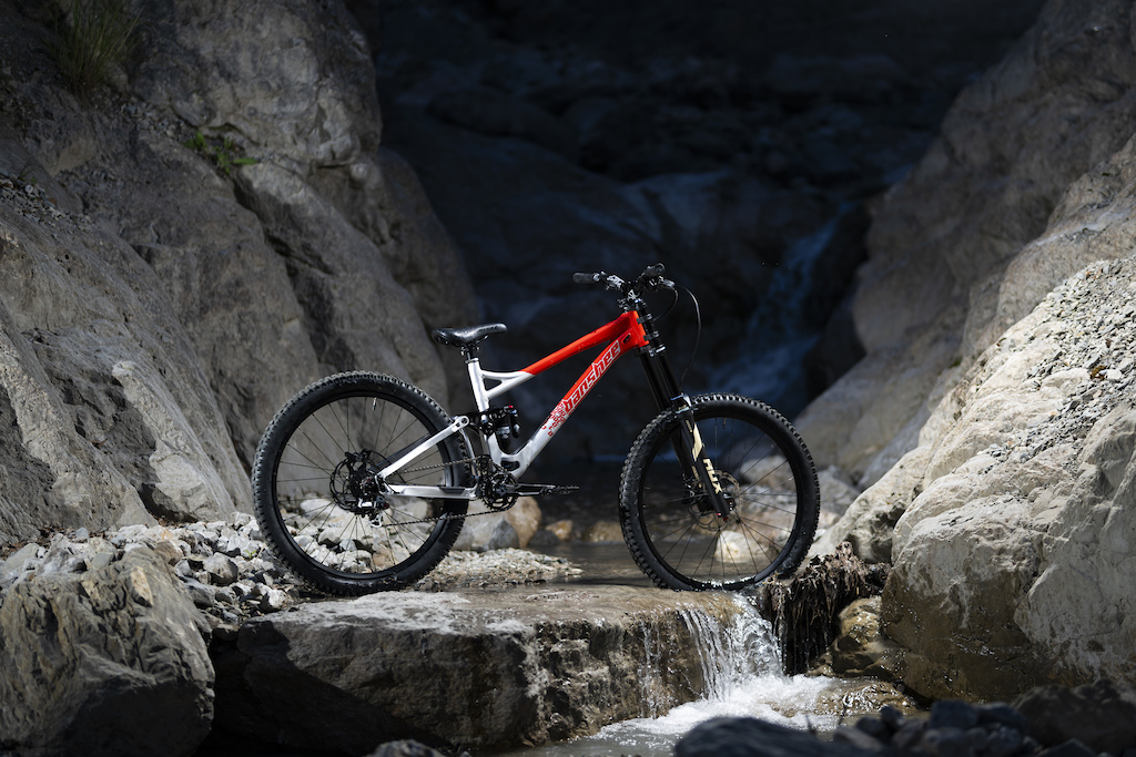Bike Check : Olivier Cuvet's Banshee Rune by LeoGrosgurin - Pinkbike