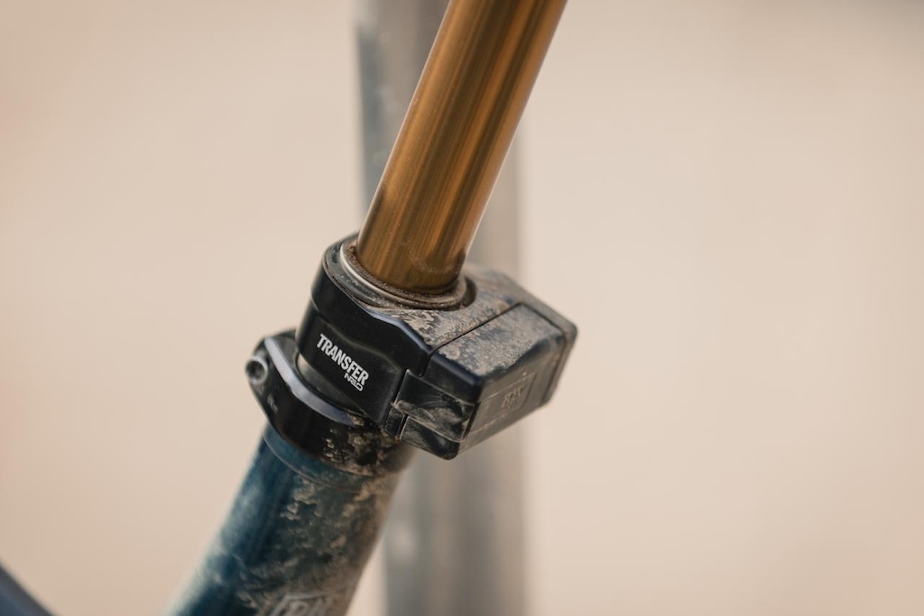 Spotted: A Wireless Fox Electronic Dropper Post - Pinkbike