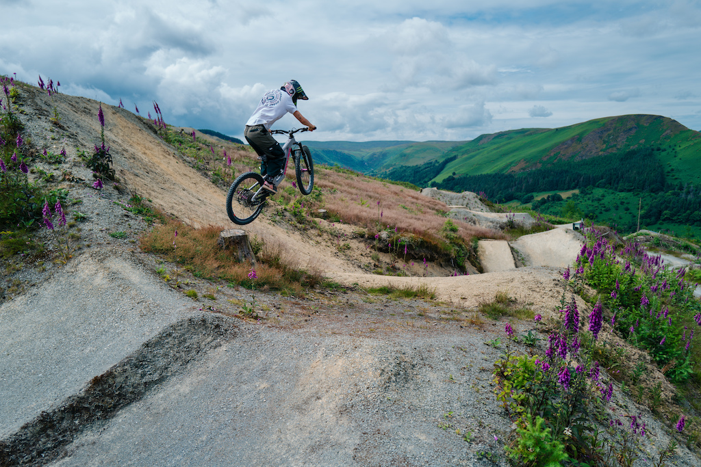 Video: Freeride Stepping Stones Built by Veronique Sandler - Pinkbike