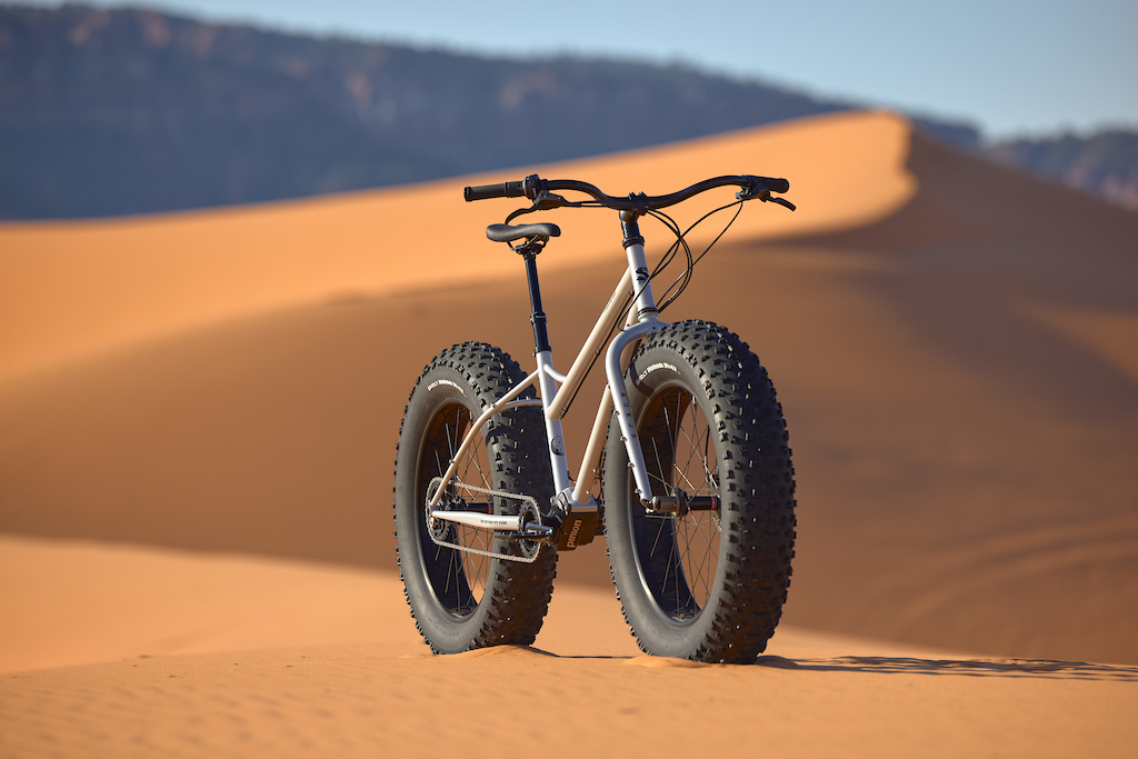 SURLY ファットバイク　moonlander Surly Moonlander | The Largest Fat Tire Bike | Worlds Biggest Fat