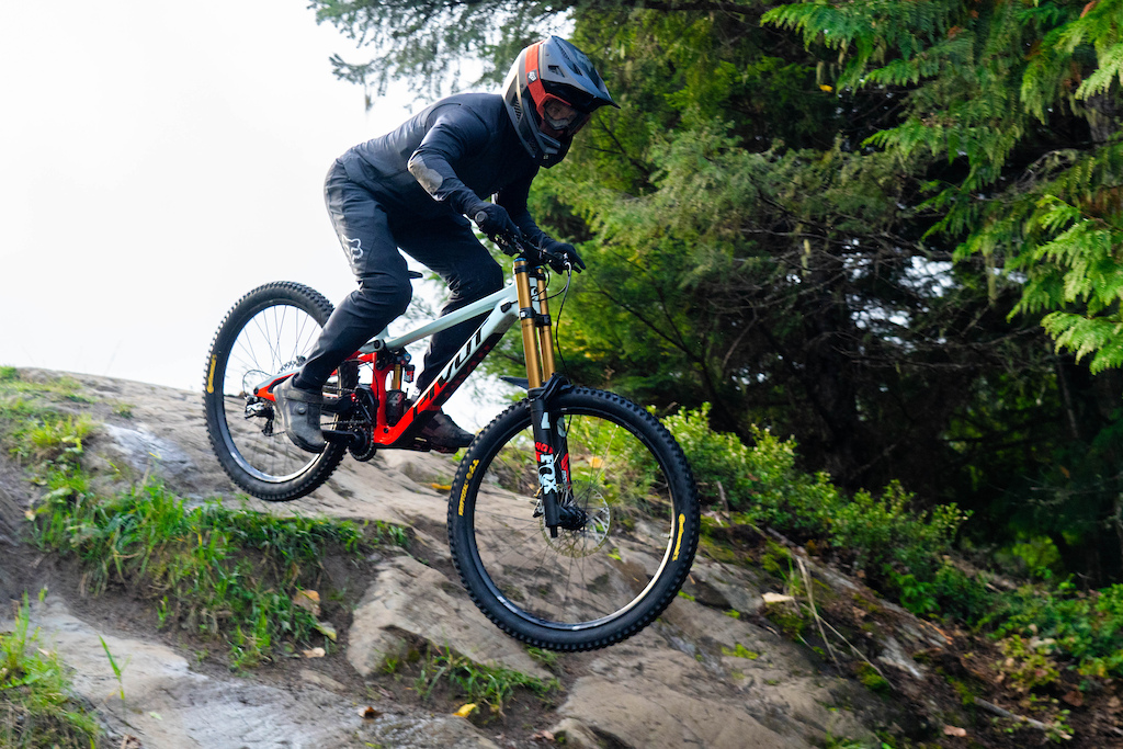 First Ride: Pivot Phoenix - The Downhill Bike with Two Chains