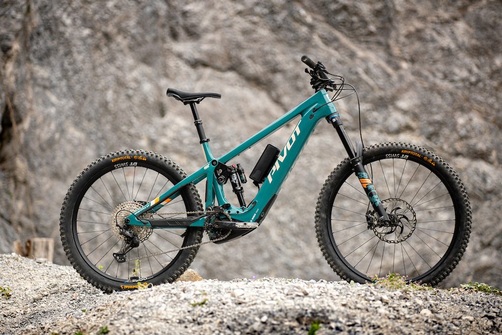 Pivot shuttle emtb on sale