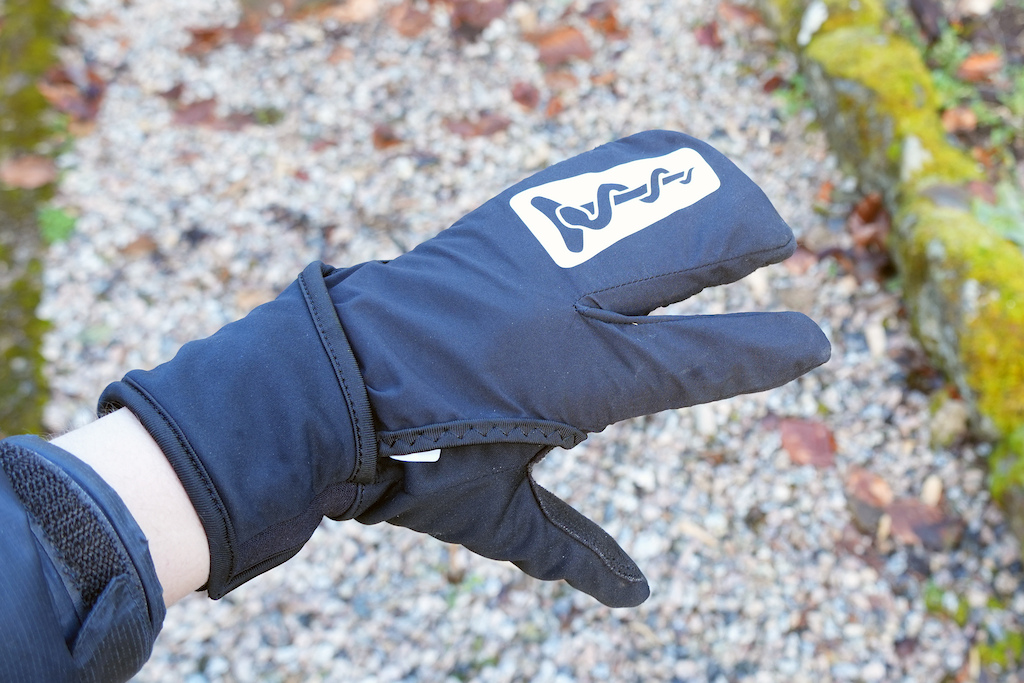 The Good, The Bad, & The Ugly: Pinkbike Editors' Favorite Winter Riding Gloves - Pinkbike The Good, The Bad, & The Ugly: Pinkbike Editors' Favorite Winter Riding Gloves - Pinkbike
