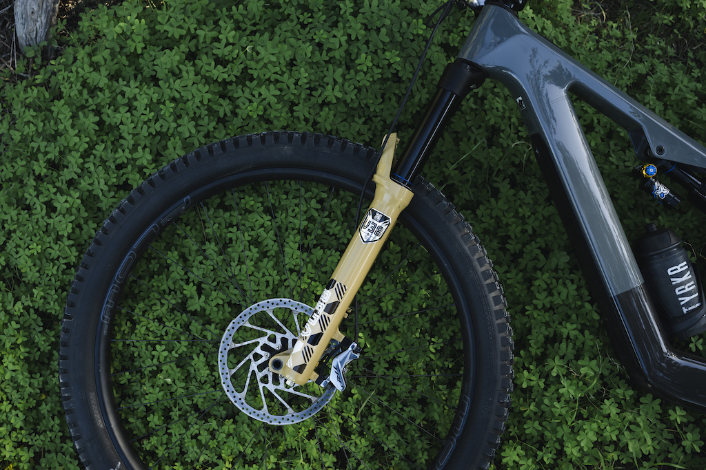 XFusion Announces Vengeance 38 With New Finecut HLR Damper - Pinkbike