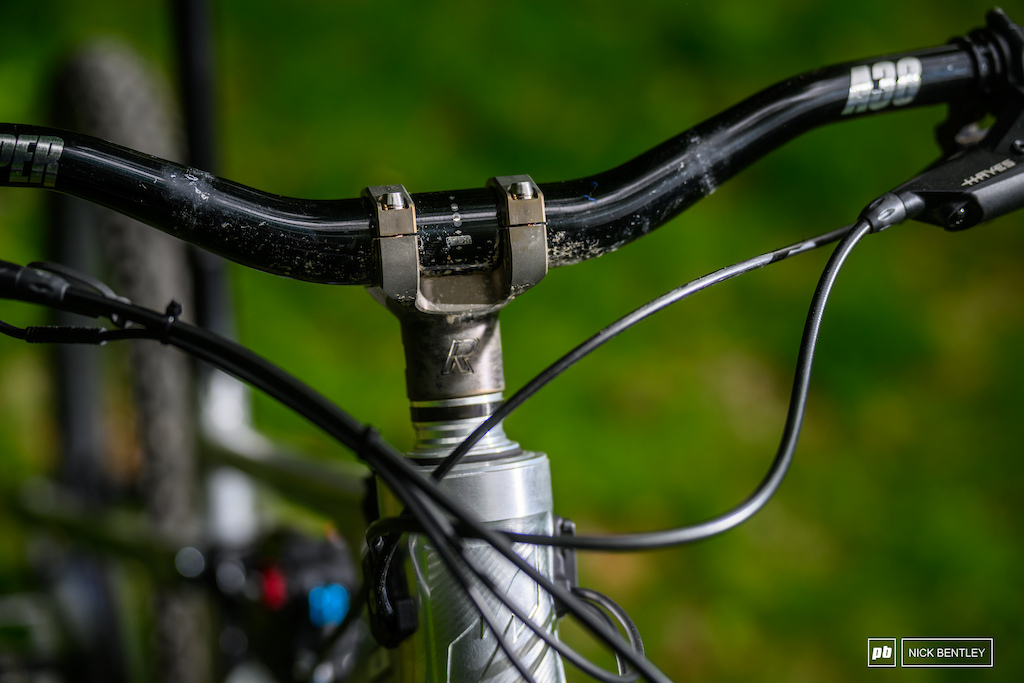 Round Up: All the Super-Short MTB Stems You Can Actually Buy