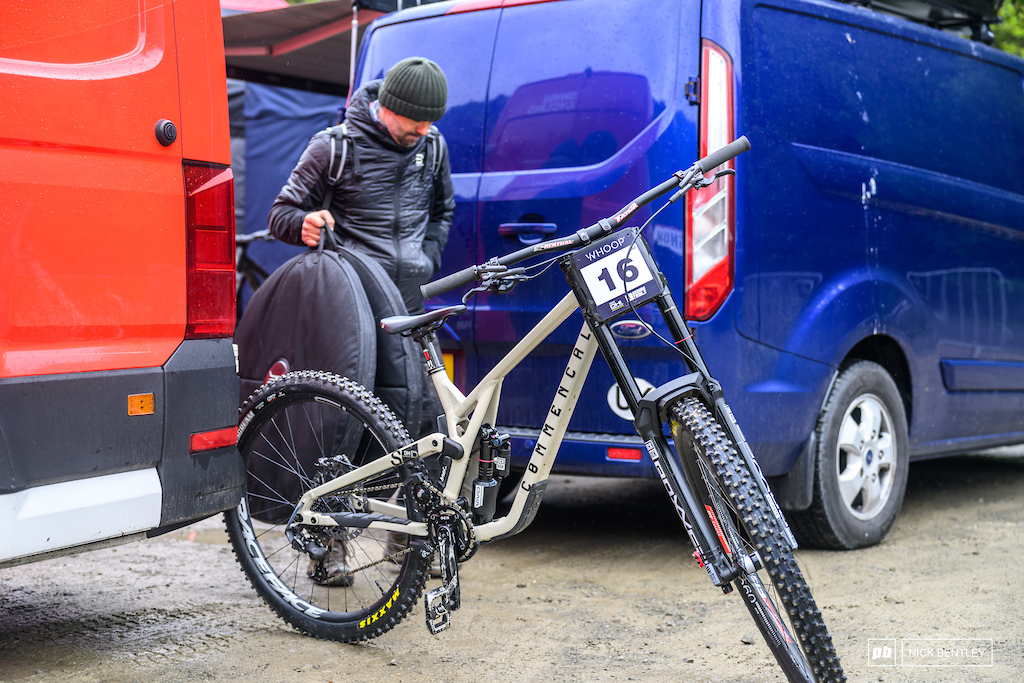 Tech Randoms IV: 2025 Bielsko-Biała DH World Cup - Pinkbike