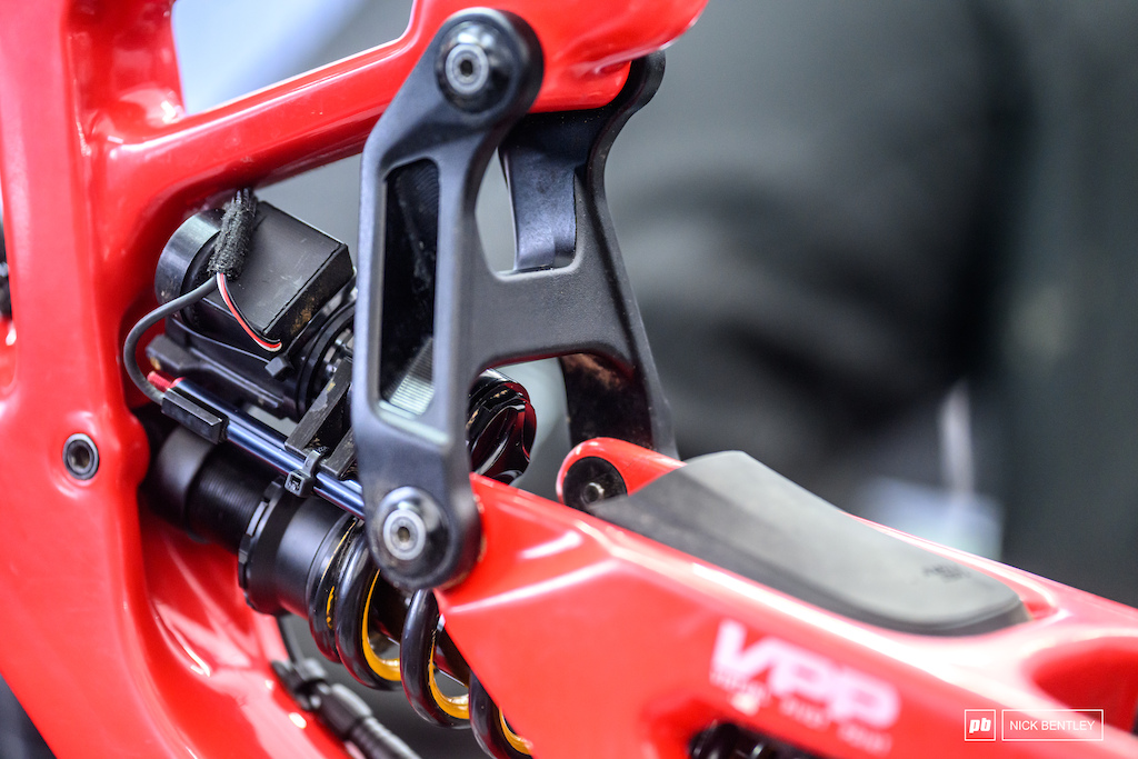 Spotted: Rogue Racing's SR Suntour Electronically Controlled Coil