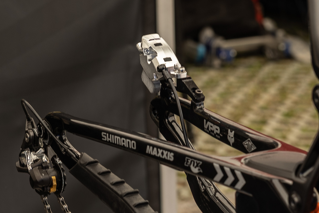 Spotted: New Shimano Saint Caliper on Santa Cruz Syndicate