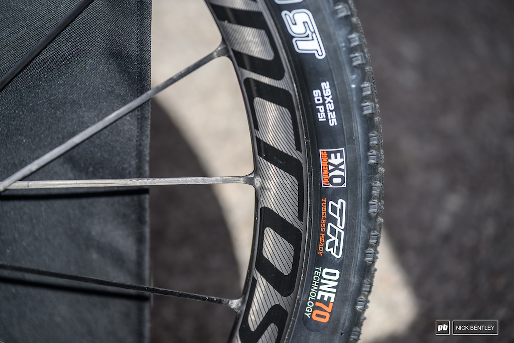 Super fancy carbon wheels, the weave looks so good in the sun