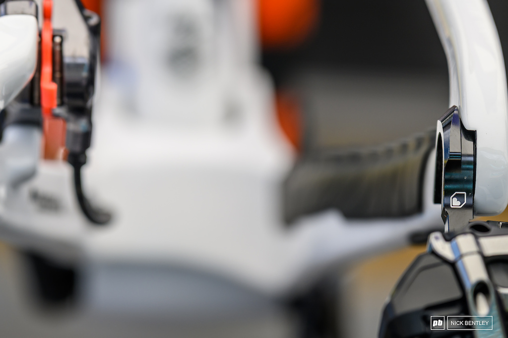 Burgtec UDH hangers for the Giant team