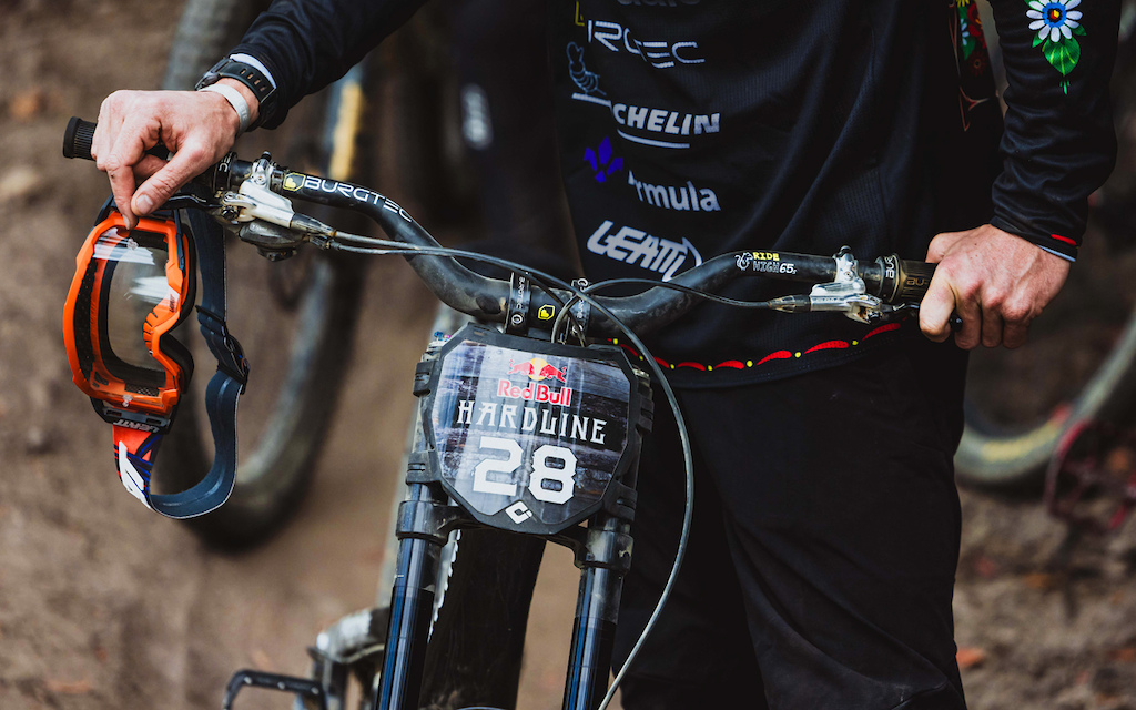 BURGTEC RIDE HIGH ハンドル Burgtec Ride High Josh Bryceland Signature Alloy Handlebar