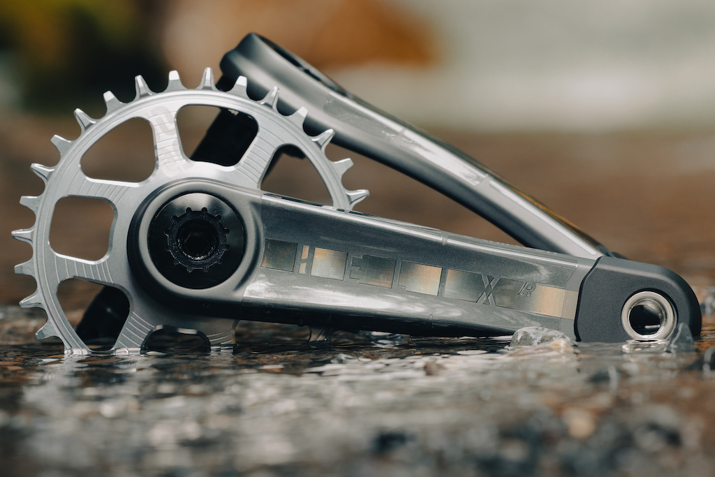 エンライトイクイップメント　レベレーション　エーペックス30°F Threaded Bottom Brackets – ethirteen