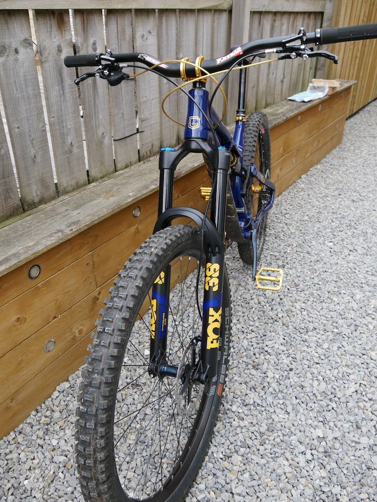 2020 Meta AM29 Essential with Cascade Components linkage/CC Kitsuma, Fox 38, Burgtec finishing kit, I9 Rear wheel Renthal bars etc etc