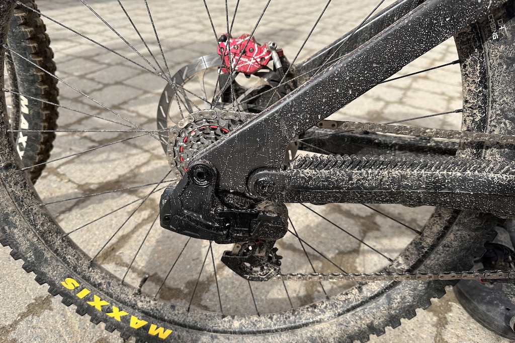 Spotted: SRAM Transmission Wireless DH Drivetrain & Next Gen Boxxer -  Pinkbike
