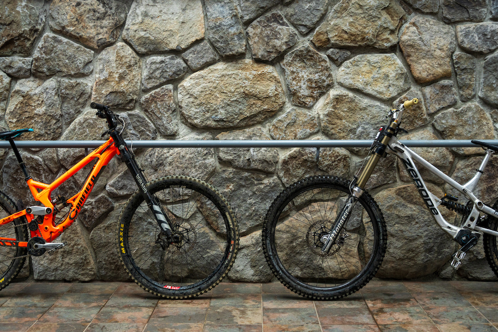 Merry　WEEKEND BIKES Bike Check: The Two Most Unique Bikes of Crankworx Whistler