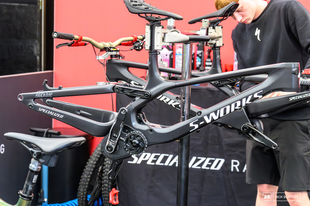 Spotted: Specialized Demo S-Works Carbon at Les Gets World Cup