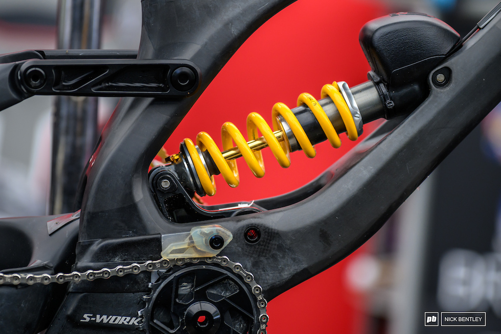 Looks like Loïc Bruni has a different frame finish to the rest of the Specialized Gravity team, his bike is running a more raw look.
