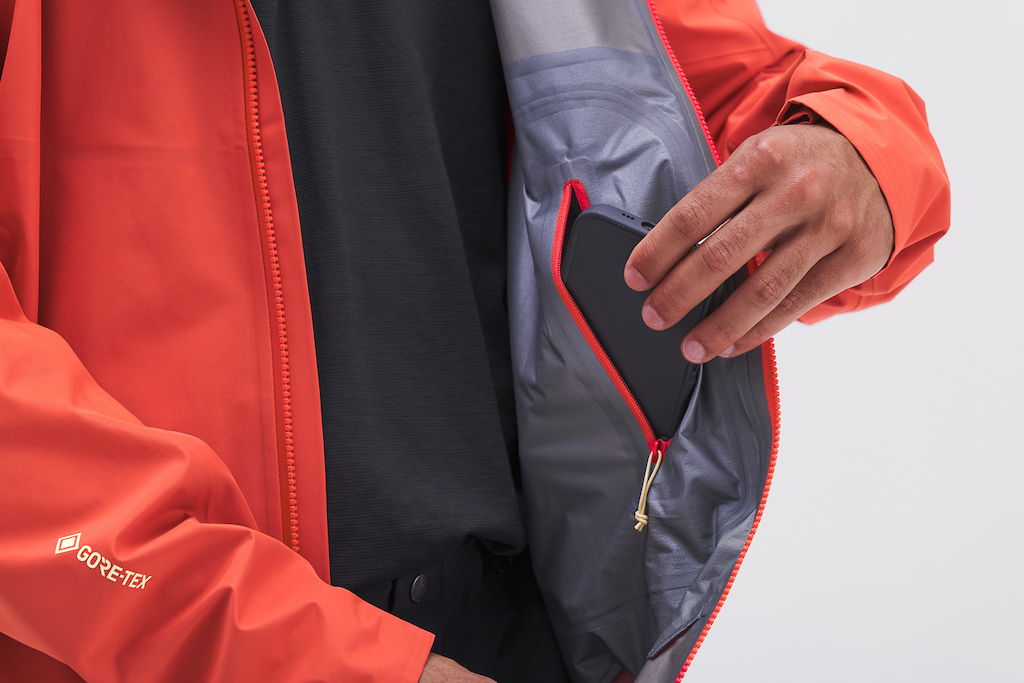 7MESH Gore-Tex pro ジャケット First Look: 7mesh's Guardian Jackets and Pants - Pinkbike