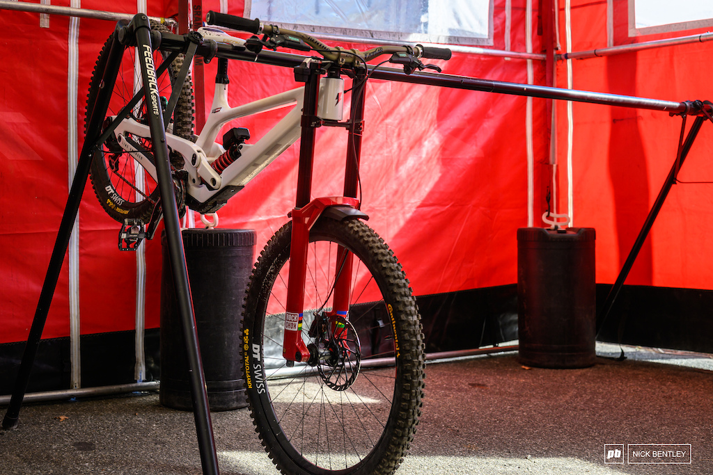 TECH IN RDX フレーム DHバイク 激レア！ Tech Randoms: 2025 Lake Placid DH World Cup - Pinkbike