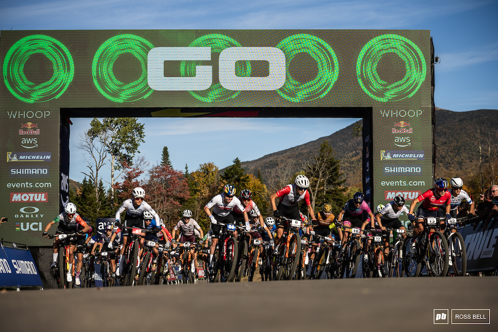 The elite women kick off their 20 minutes of XCC action.