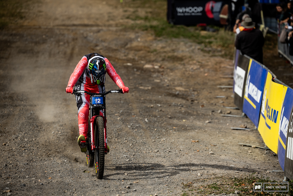 Marine Cabirou smokes the time and into the hot seat she goes.