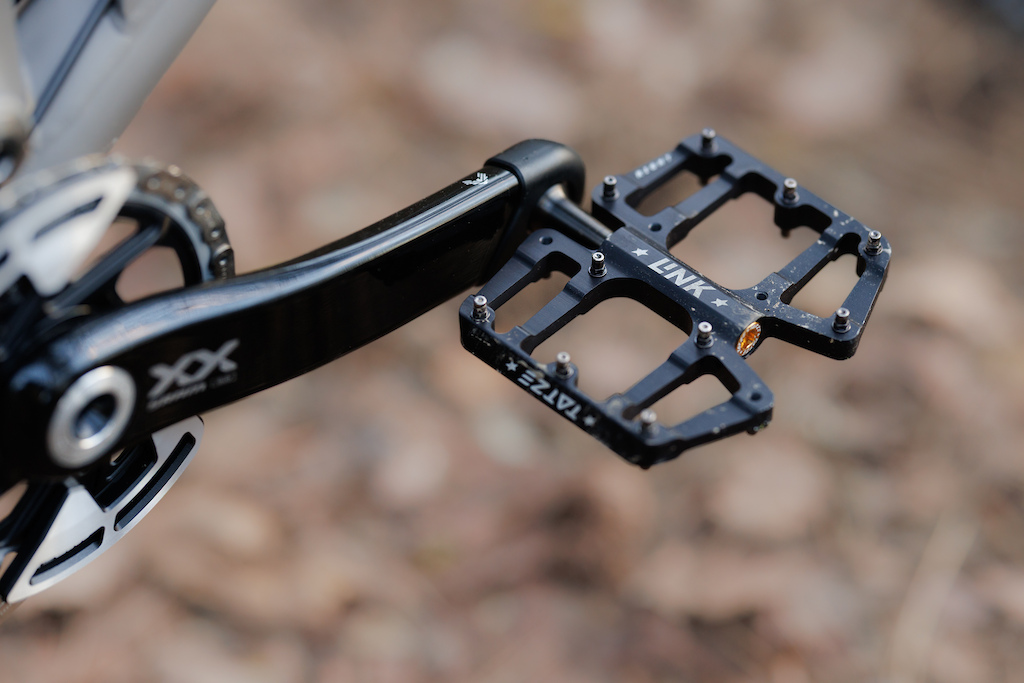 My new Velouria Cycles Even Flow. The pedals are the lightweight LINK TI from Tatze, made from titanium.