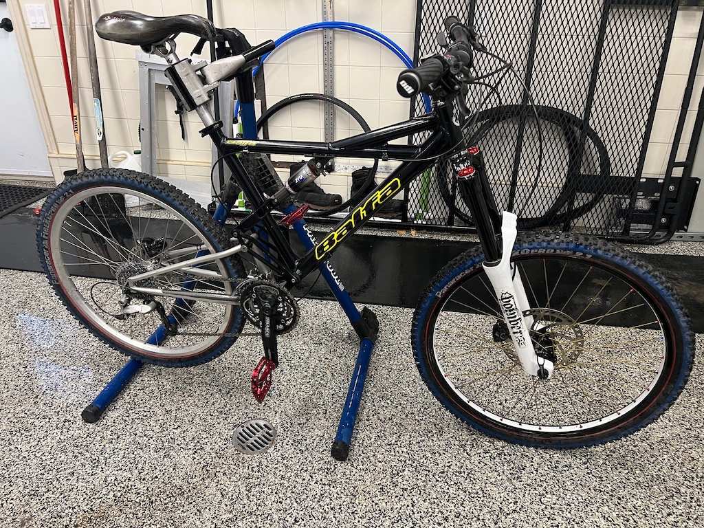 reviving my old Wooly Bully, fork to be chaged to something more period correct.

The XT brakes are way better than the HAyes that were on it originally.

Also switched it to wider handlebars.