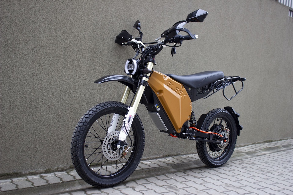 The ELEEK Atom Street e-bike features advanced heated components, including the seat, battery, and grips, ensuring ultimate all-weather comfort and reliability.