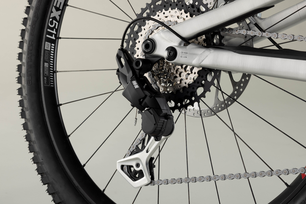 Microshift's New 11-Speed Wide Range MTB Drivetrain is Only $230