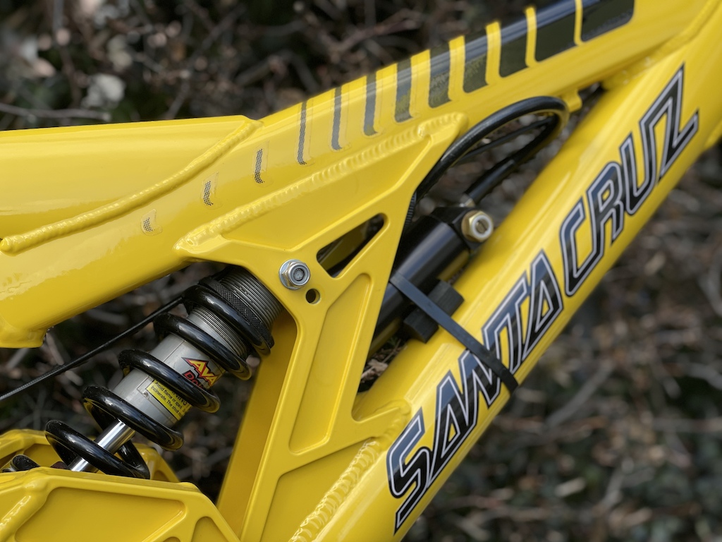 Santa Cruz Super 8 Marzocchi Monster