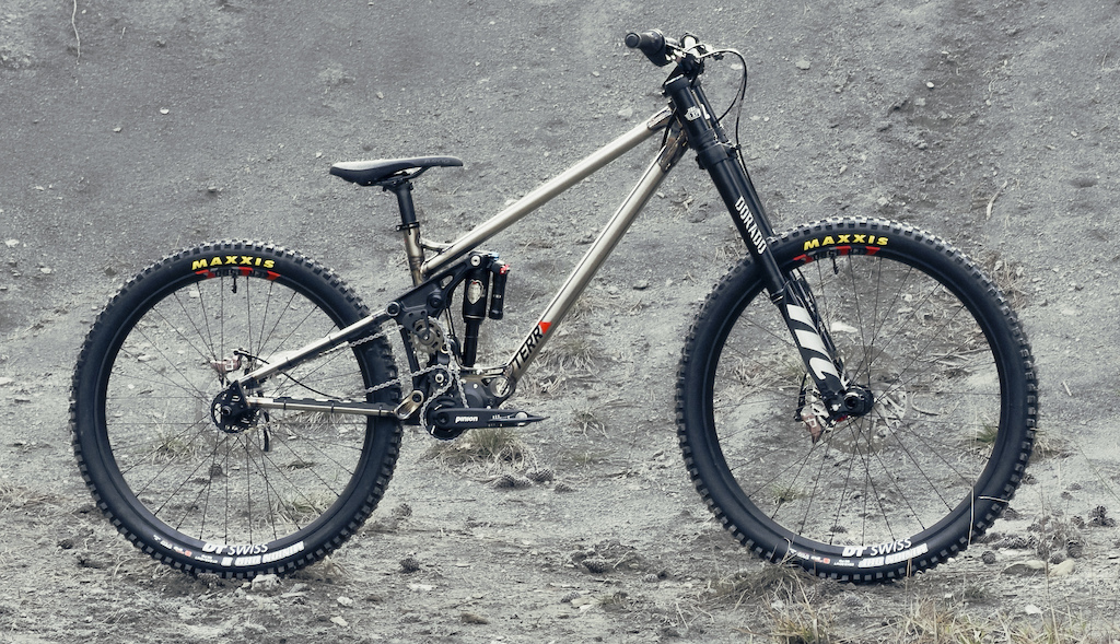 First Look: The Terra Bikes Nera is a Gearbox High Pivot DH