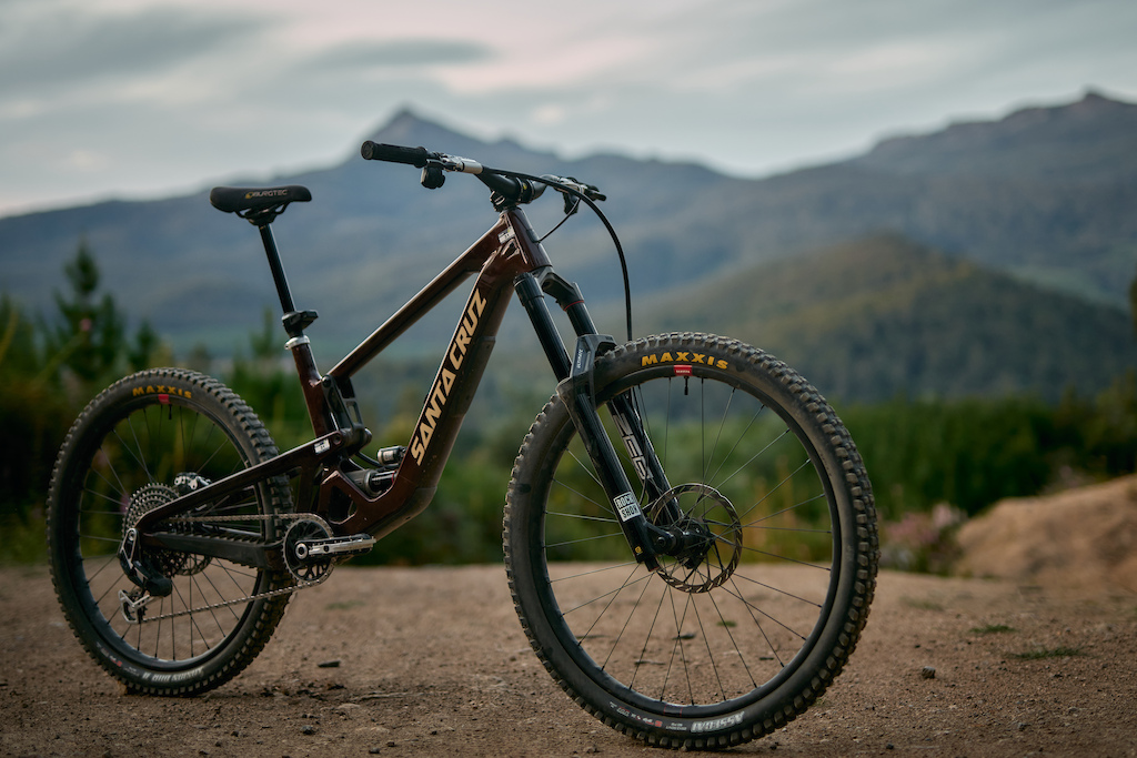 First Ride: The 2027 RockShox Zeb and Lyrik Add Features, Weight