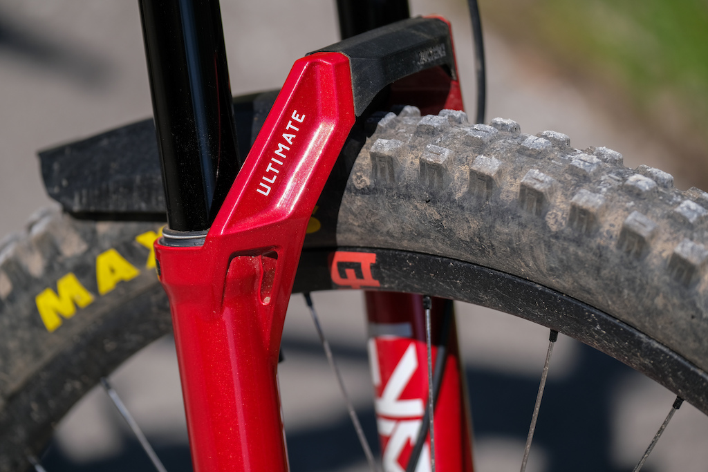 First Ride: The 2027 RockShox Zeb and Lyrik Add Features, Weight