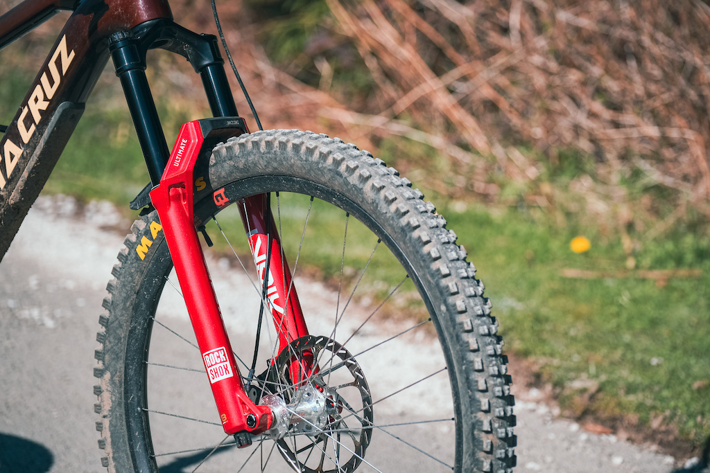 First Ride: The 2027 RockShox Zeb and Lyrik Add Features, Weight