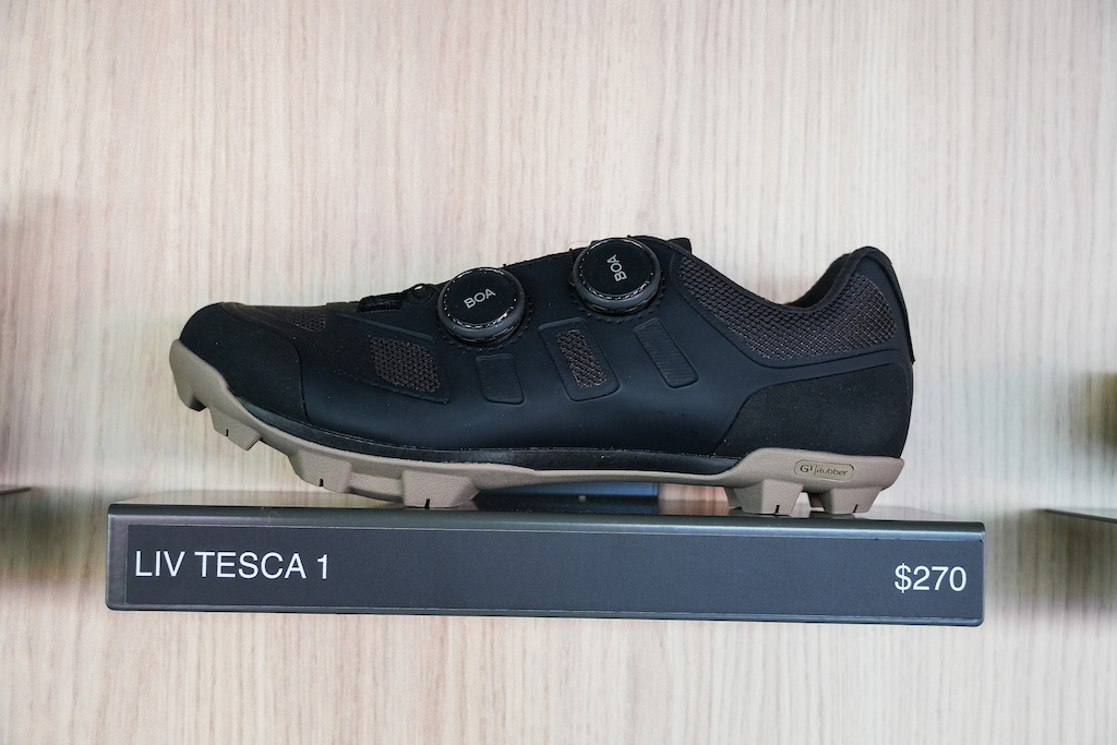 The Tesca 1 is the top of the line XC shoe, featuring injected soles made of nylon and fiberglass, with an emphasis on providing arch support to riders. The arch support is consistant between the 3 price points.