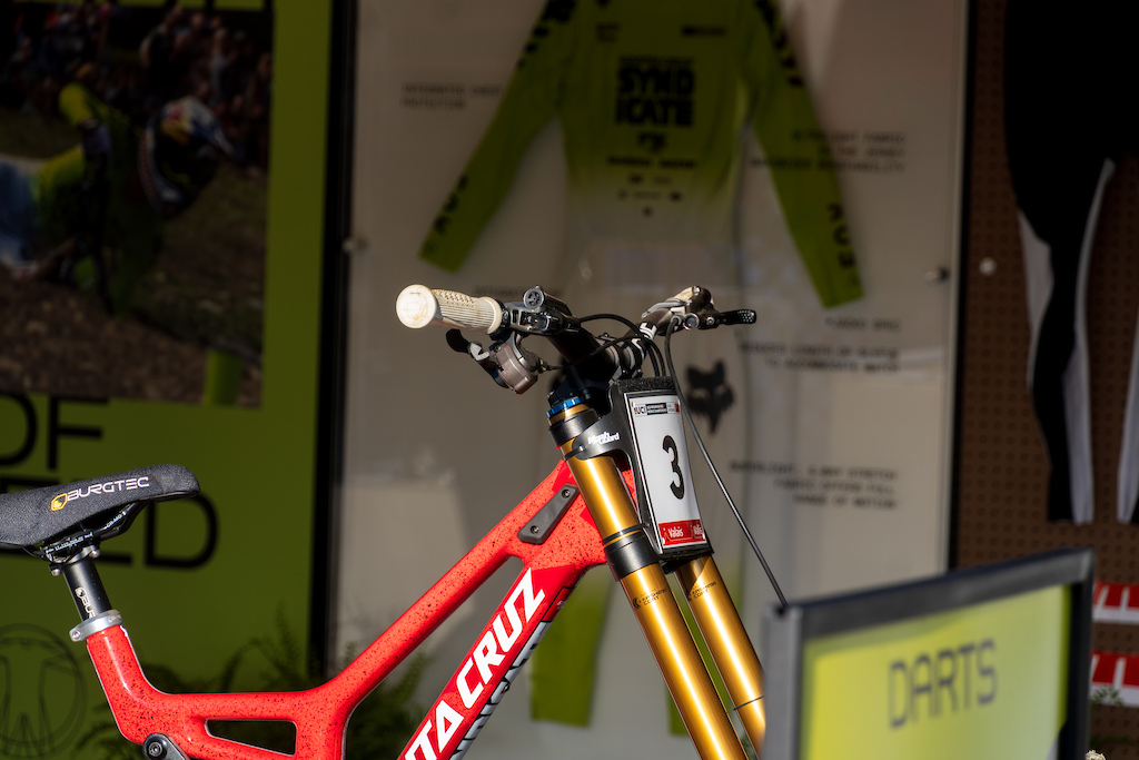 トロフィー（CURTIS BIKES）MADE IN ENGLAND　※匿名配送 Dario's Randoms Part 1 - Sea Otter 2026 - Pinkbike