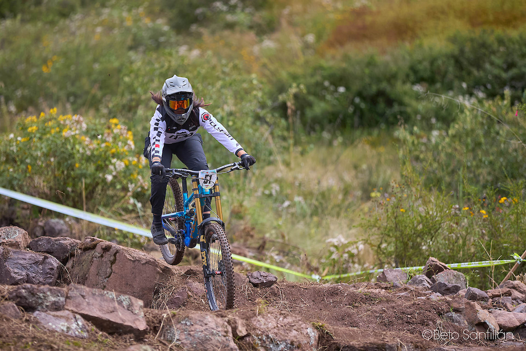 Catalina Calderón — The Argentinian champion arrives at Santísimo DH with a brand new Polygon Bike and an old familiar hunger for speed. Number 51 launches off the rocks with hair flying and golden forks gleaming, proving that when a champion gets new weapons, the mountain had better get ready. Same relentless rider. Fresh new machine. Absolutely unstoppable combination. La campeona ha llegado !!
