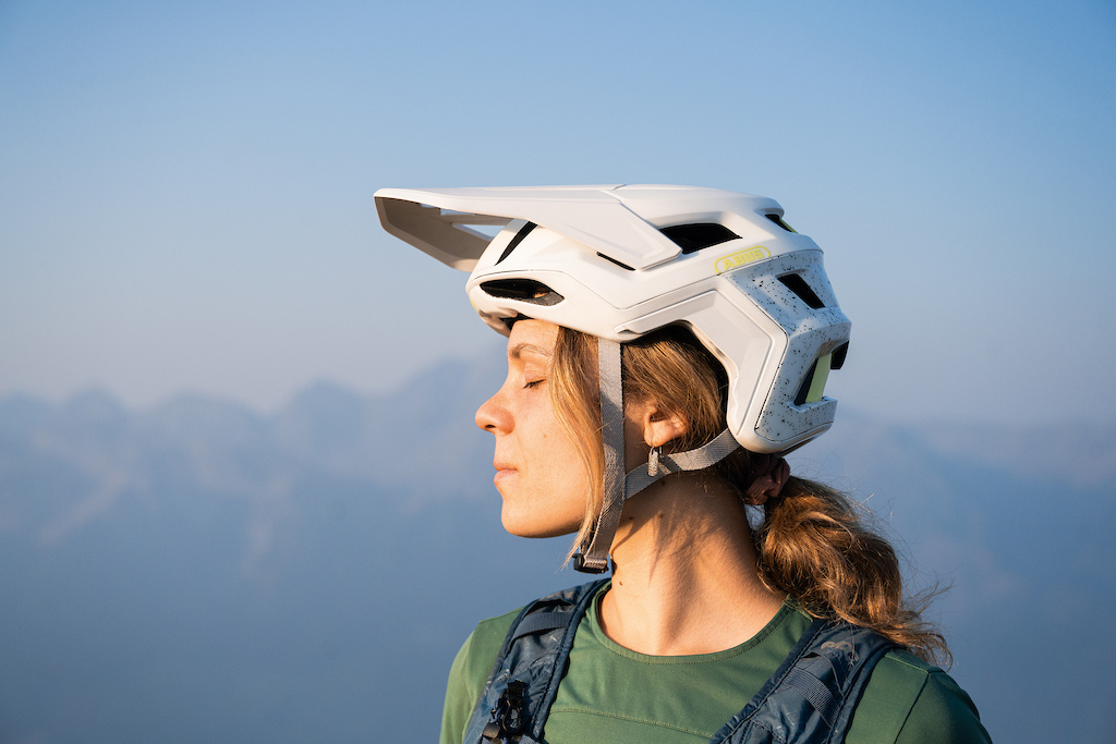 bike helmet with chain hole Chapter MIPS face to open POC Cularis Trail Helmet Review